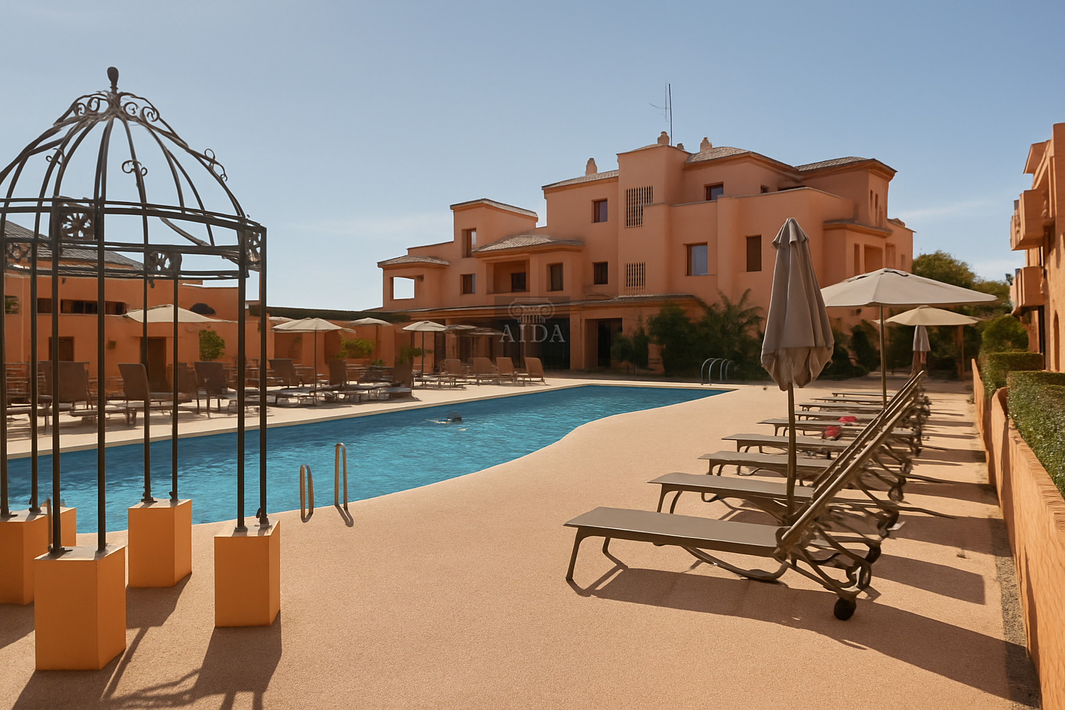 Piscina de Pis en venda en Estepona amb Aire condicionat, Terrassa i Piscina comunitària
