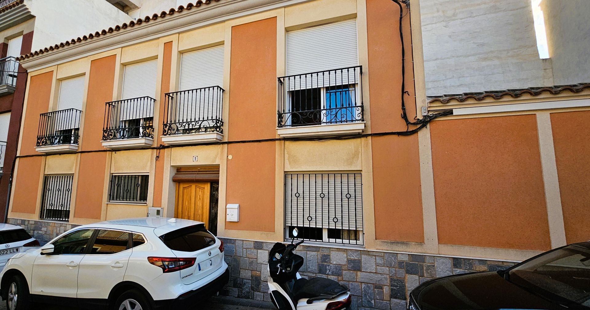 Außenansicht von Einfamilien-Reihenhaus zum Verkauf in Totana mit Terrasse und Möbliert