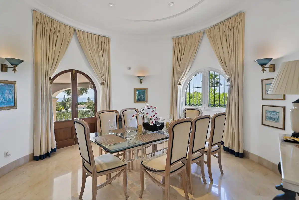 Comedor de Casa o chalet en venta en Marbella con Aire acondicionado, Calefacción y Jardín privado