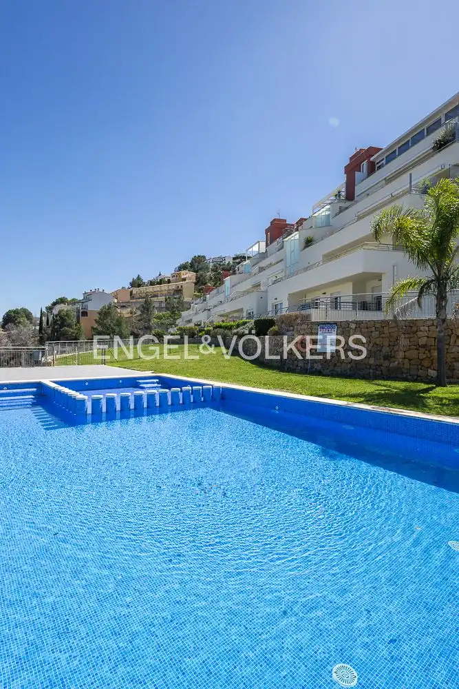 Swimming pool of Flat for sale in Ador  with Air Conditioner, Heating and Private garden