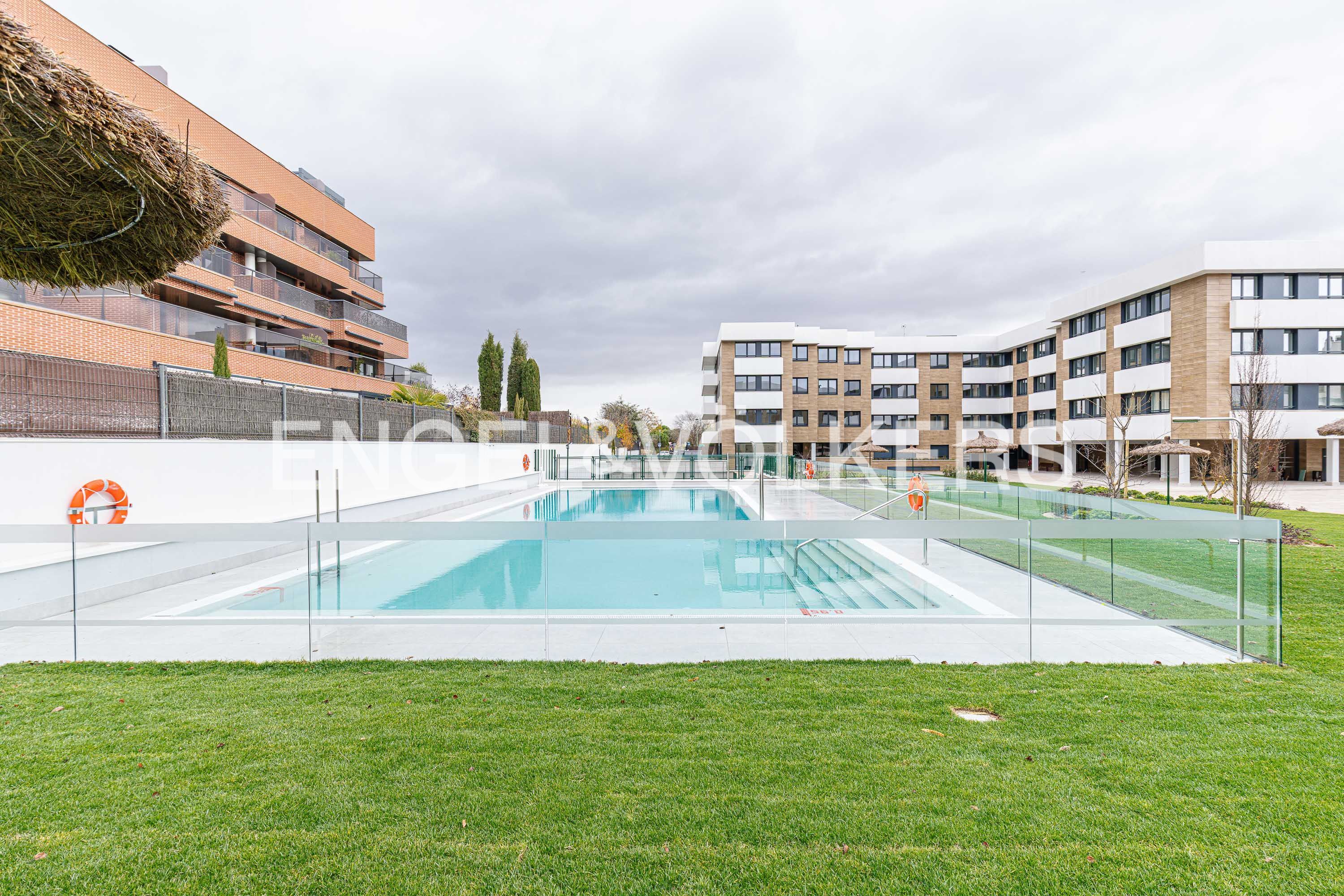 Swimming pool of Apartment to rent in Pozuelo de Alarcón  with Air Conditioner, Heating and Private garden