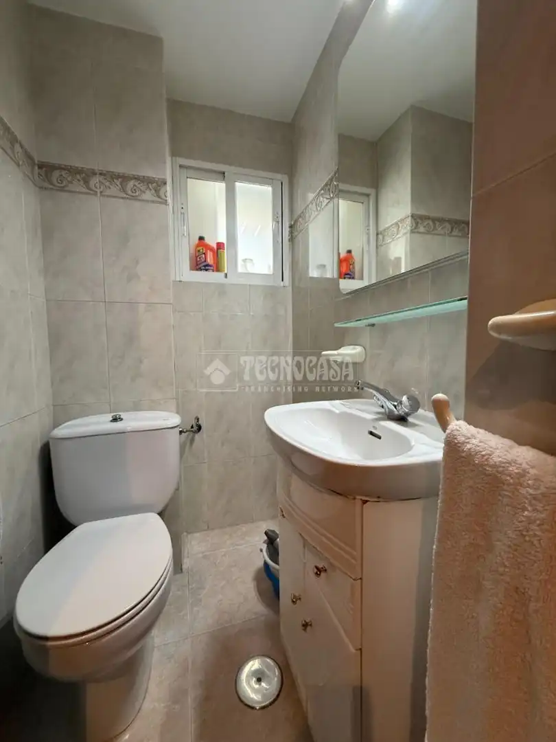 Bathroom of Flat for sale in Madrid  with Air Conditioner, Heating and Parquet flooring