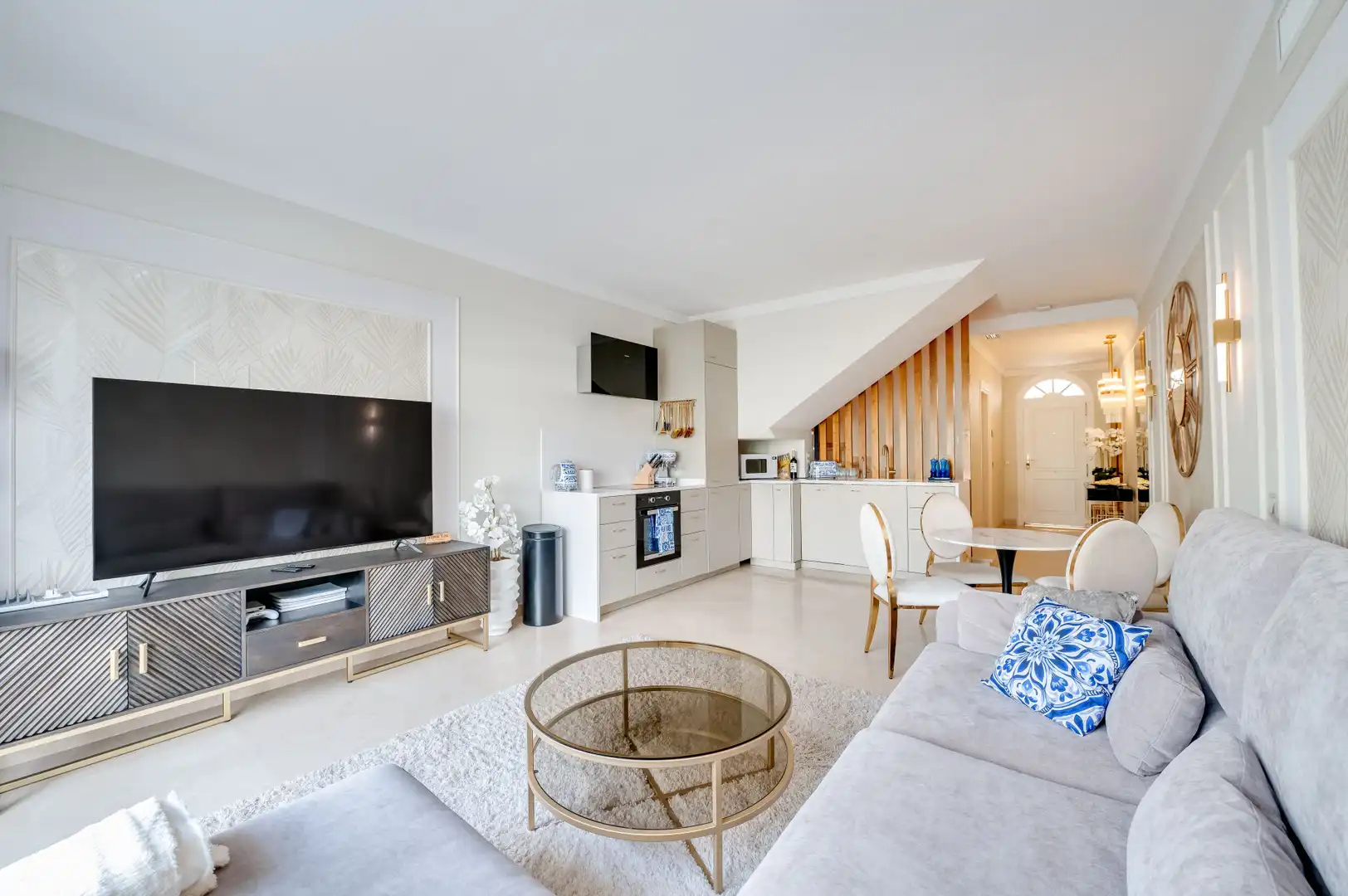 Sala d'estar de Dúplex en venda en Marbella amb Aire condicionat, Terrassa i Traster