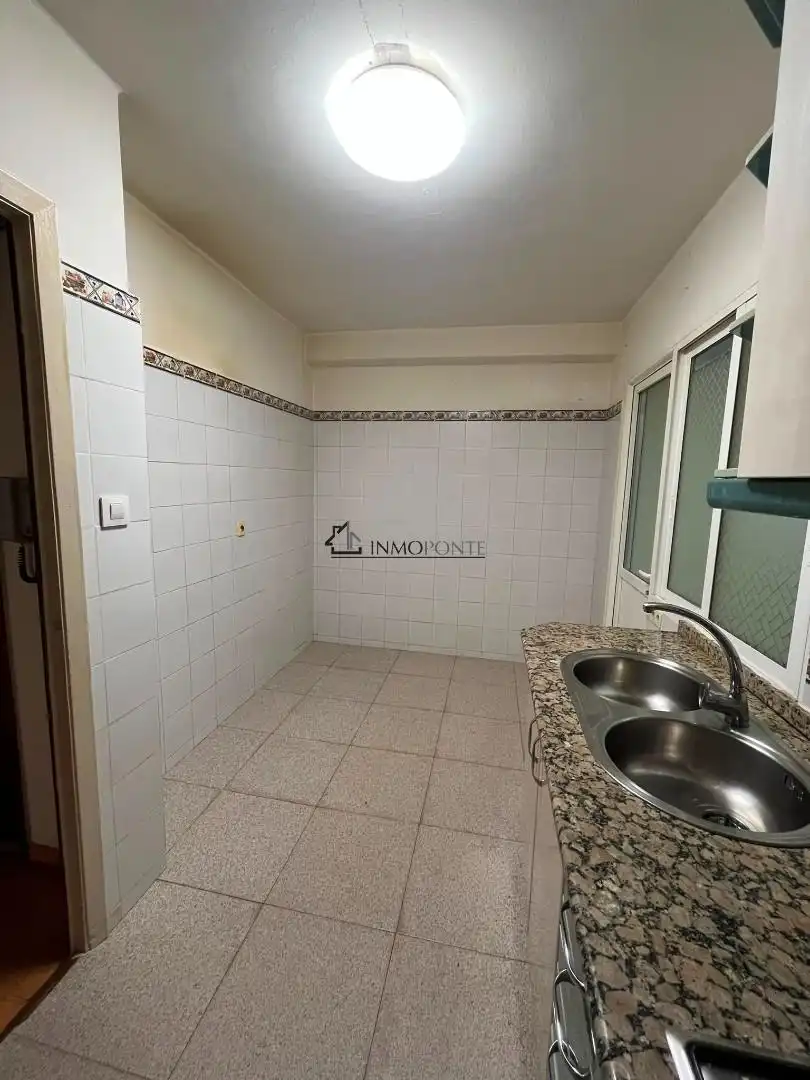 Kitchen of Flat for sale in Vigo 