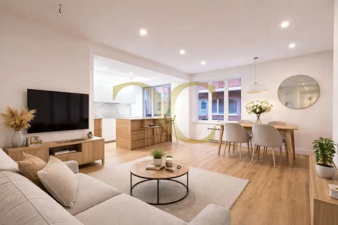 Piso con jardín en venta en Calle Uría
