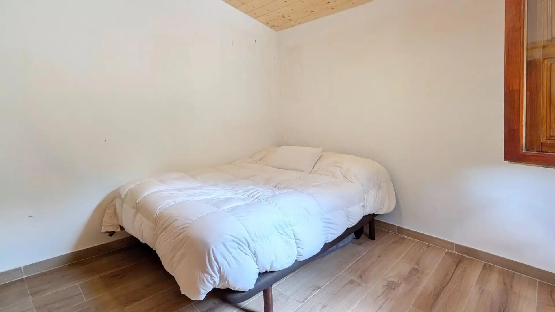 Dormitori de Finca rústica en venda en Torrelavega  amb Jardí privat