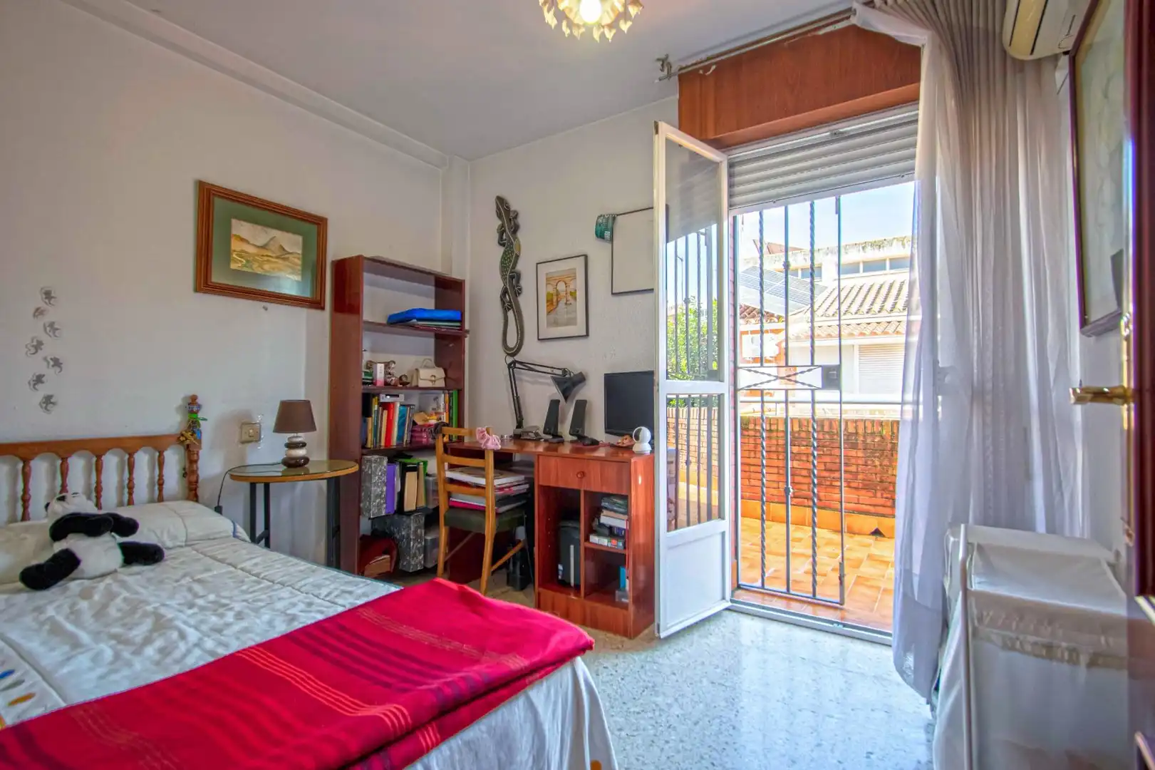 Dormitori de Casa adosada en venda en Sevilla amb Aire condicionat, Calefacció i Jardí privat