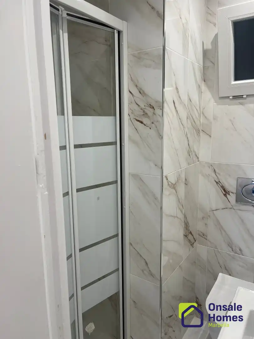Bathroom of Flat for sale in Marbella