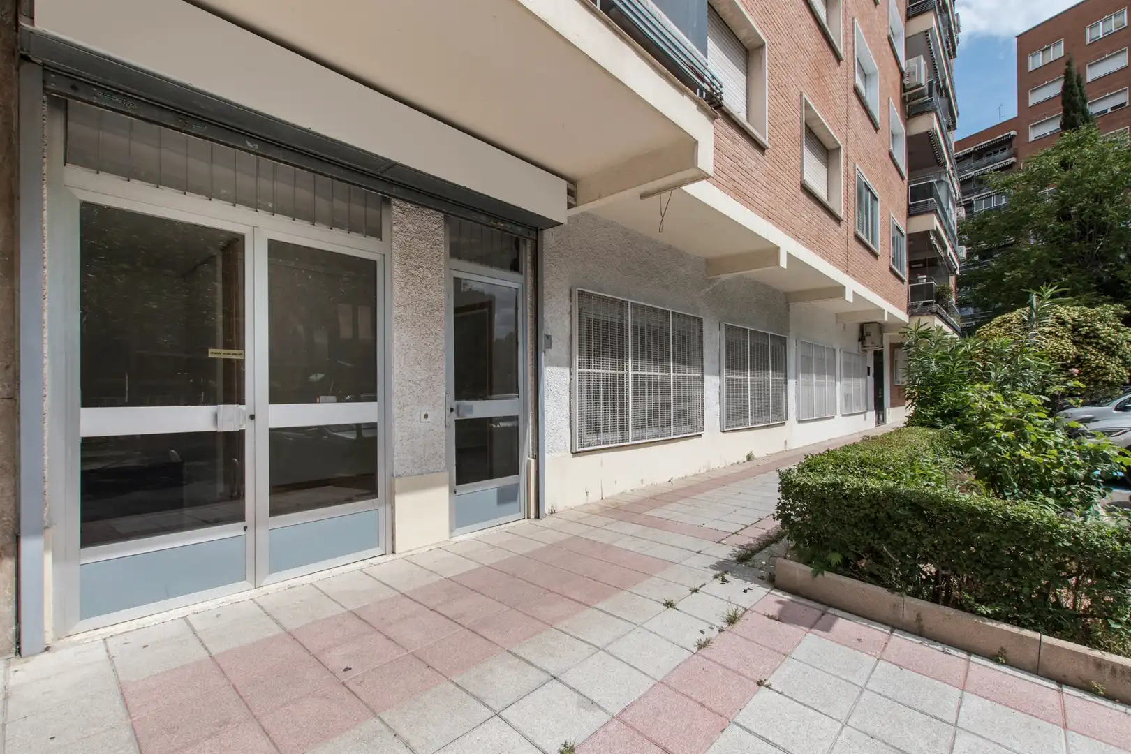 Vista exterior de Local en venta en Madrid con Aire acondicionado