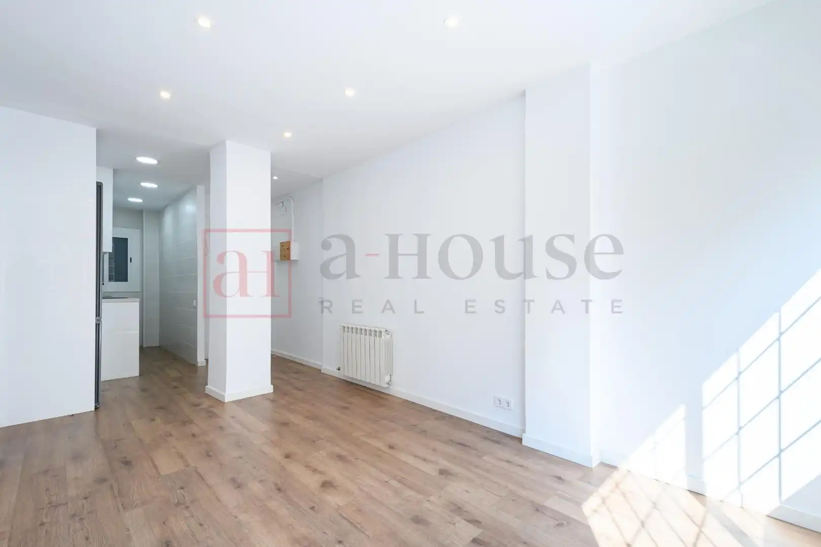 Flat for sale in Barcelona  with Air Conditioner, Heating and Private garden