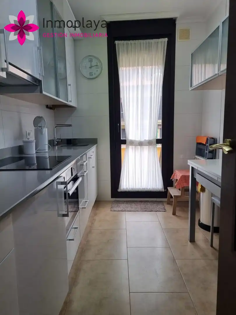 Cuina de Planta baixa de lloguer en Noja amb Calefacció, Terrassa i Moblat