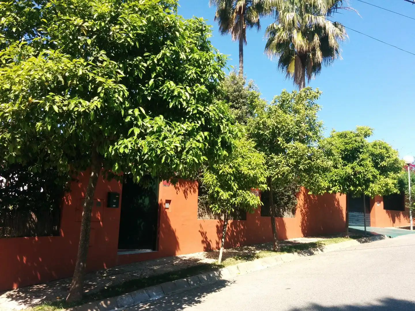 Vista exterior de Casa o xalet en venda en Alcalá de Guadaira amb Aire condicionat, Calefacció i Jardí privat