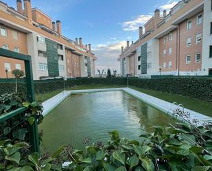 Piscina de Pis de lloguer en Arroyo de la Encomienda amb Calefacció, Jardí privat i Terrassa