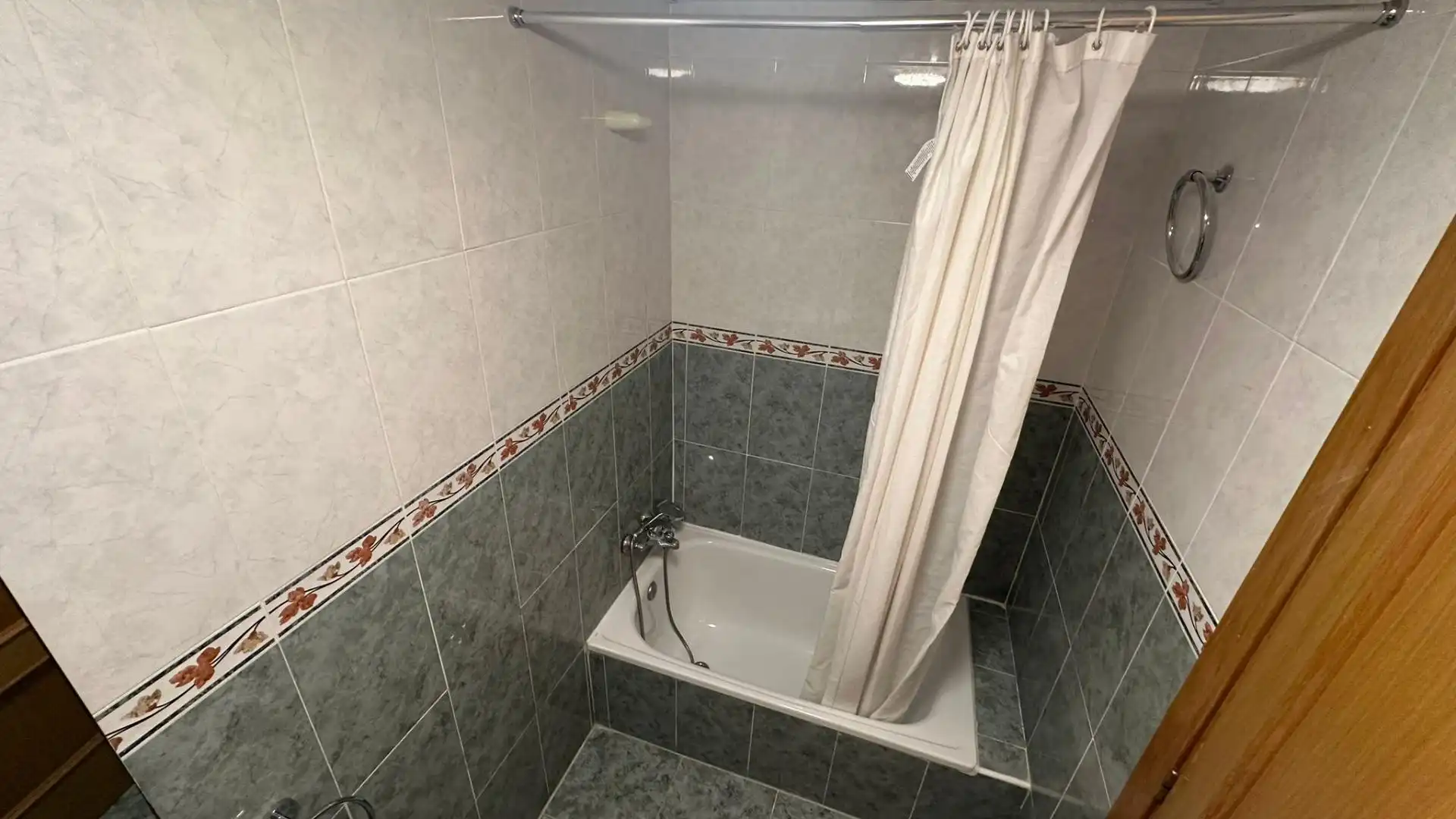 Baño de Apartamento de alquiler en Castellón de la Plana / Castelló de la Plana con Aire acondicionado, Calefacción y Amueblado