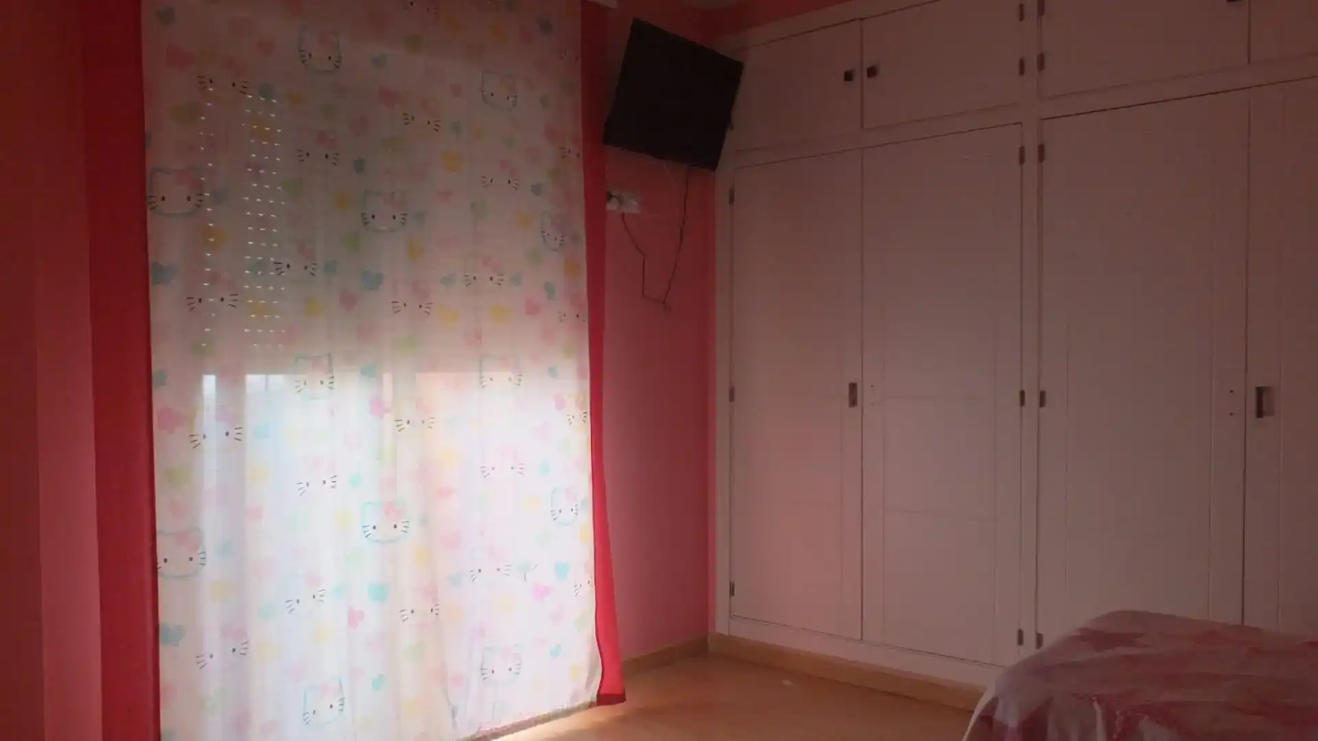 Dormitori de Casa adosada en venda en Iznájar amb Aire condicionat i Balcó