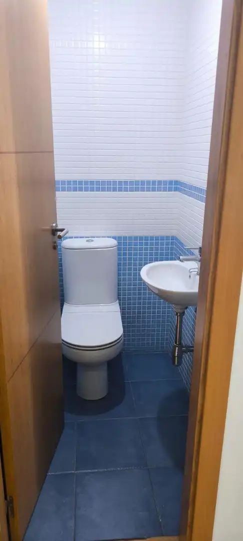 Baño de Apartamento en venta en Vilagarcía de Arousa con Calefacción, Parquet y Terraza