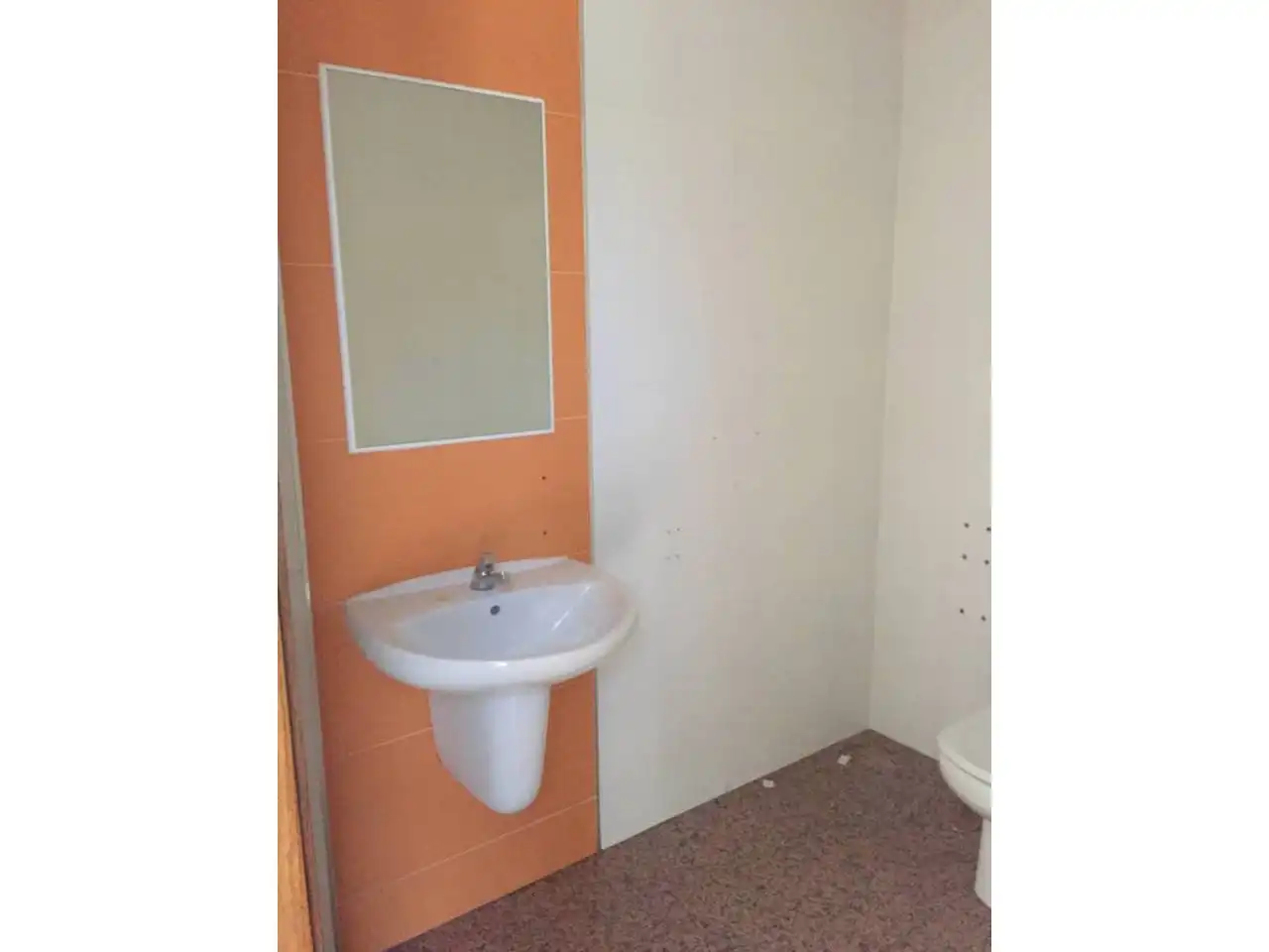 Bany de Local de lloguer en Cervera amb Aire condicionat i Alarma