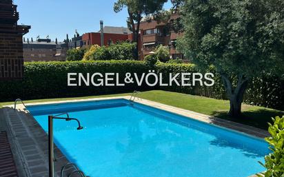 Swimming pool of Apartment for sale in  Madrid Capital  with Air Conditioner, Heating and Swimming Pool