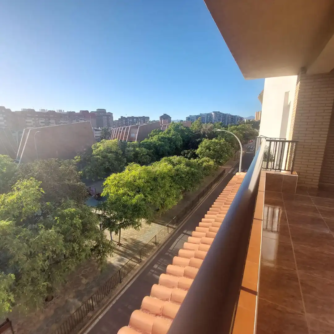 Vista exterior de Edifici en venda en Alicante / Alacant