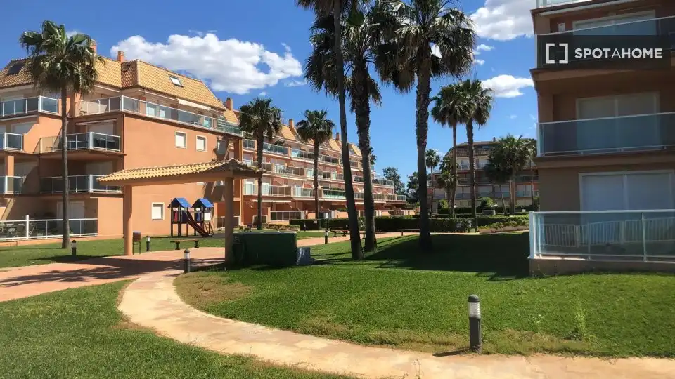 Vista exterior de Apartament per a compartir en Dénia amb Aire condicionat, Calefacció i Terrassa
