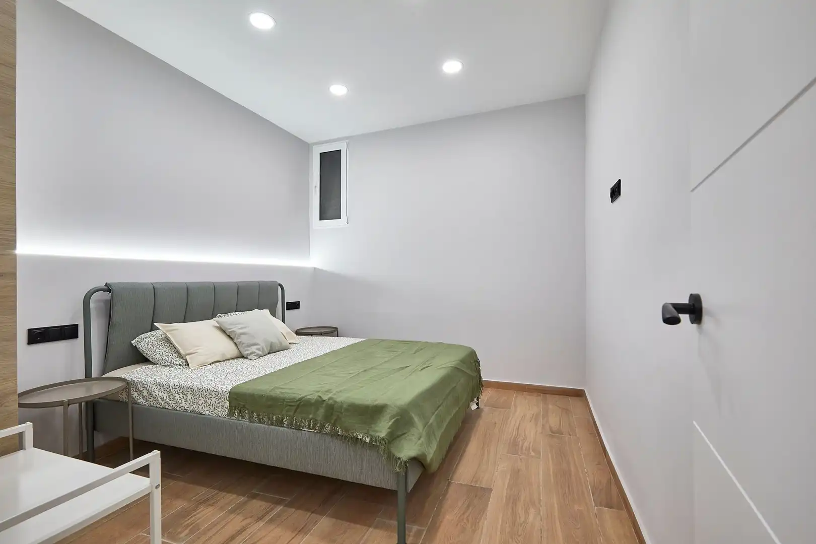 Bedroom of Flat for sale in Barcelona  with Air Conditioner and Parquet flooring