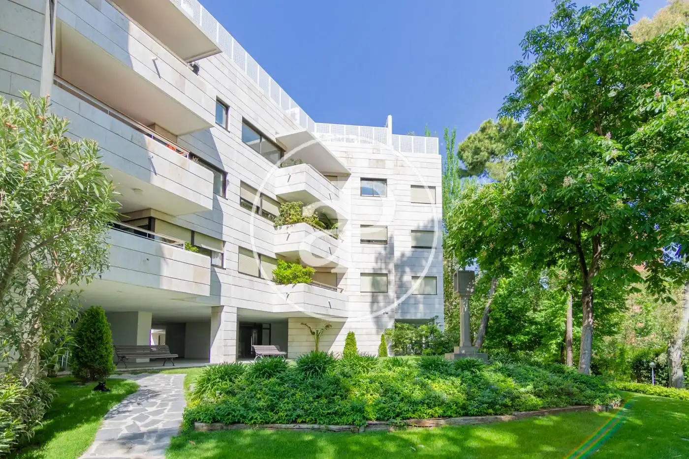 Vista exterior de Piso de alquiler en Madrid con Aire acondicionado, Calefacción y Jardín privado