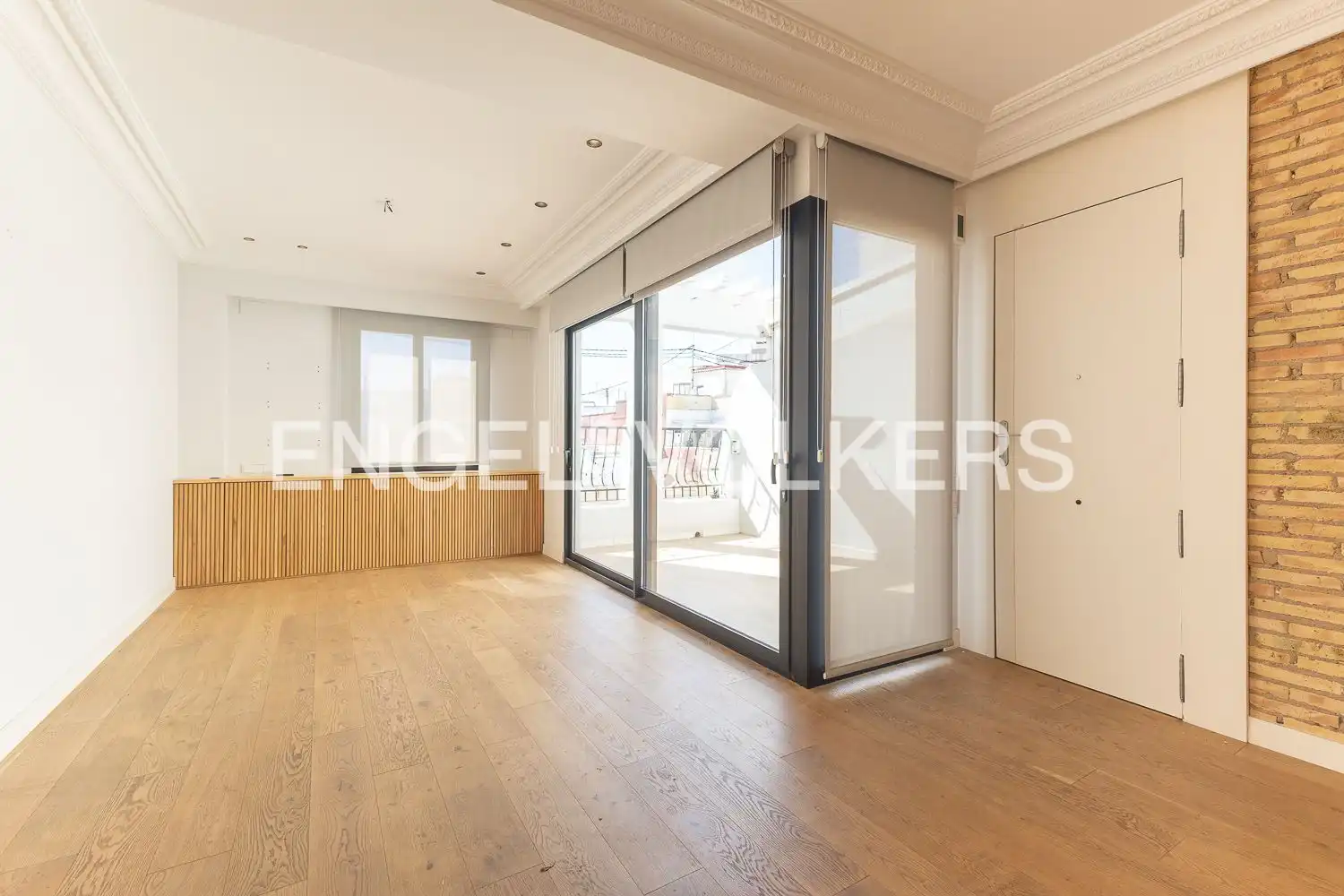Exterior view of Attic for rent in Valencia  with Air Conditioner, Heating and Terrace