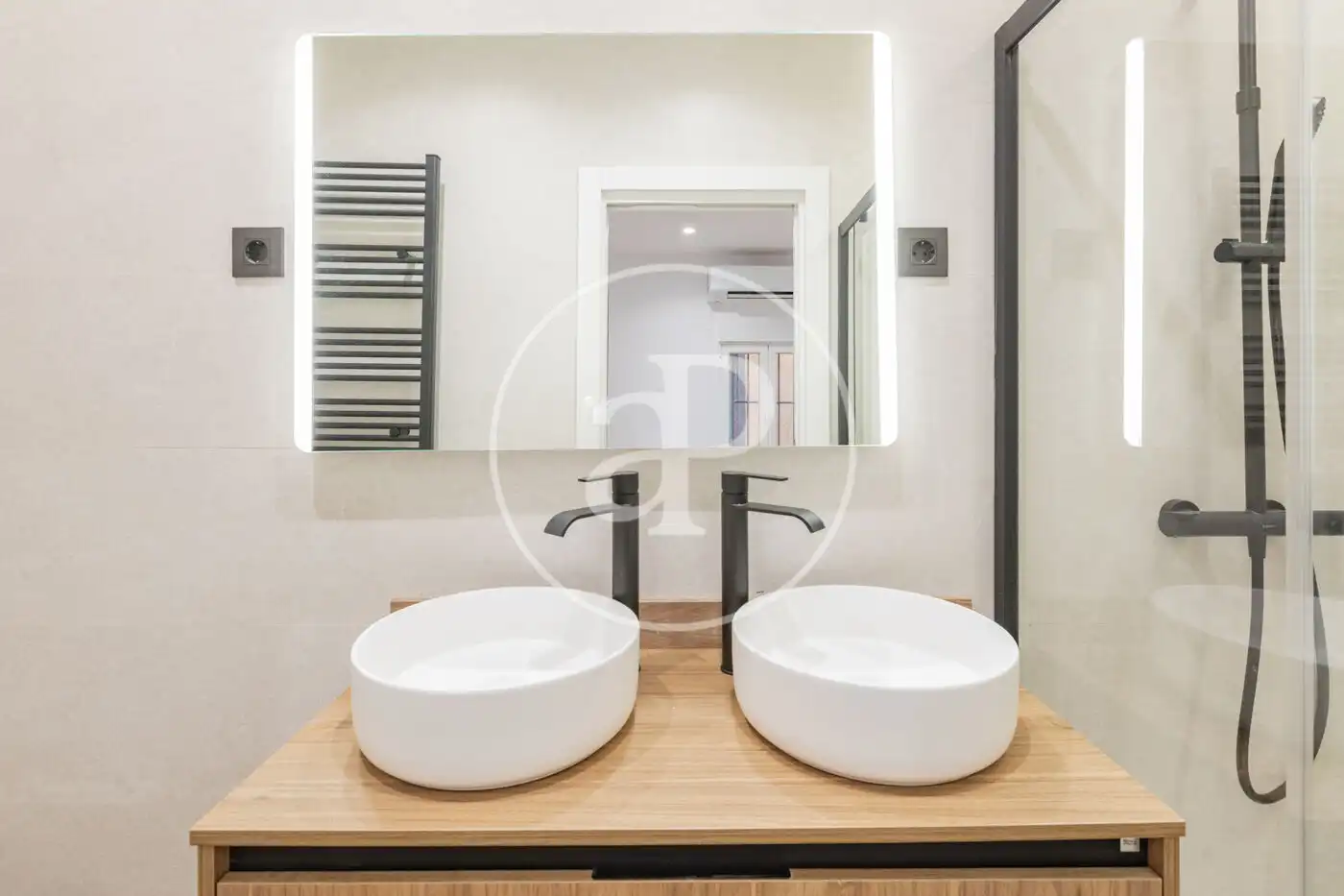 Baño de Piso en venta en Madrid con Calefacción y Balcón