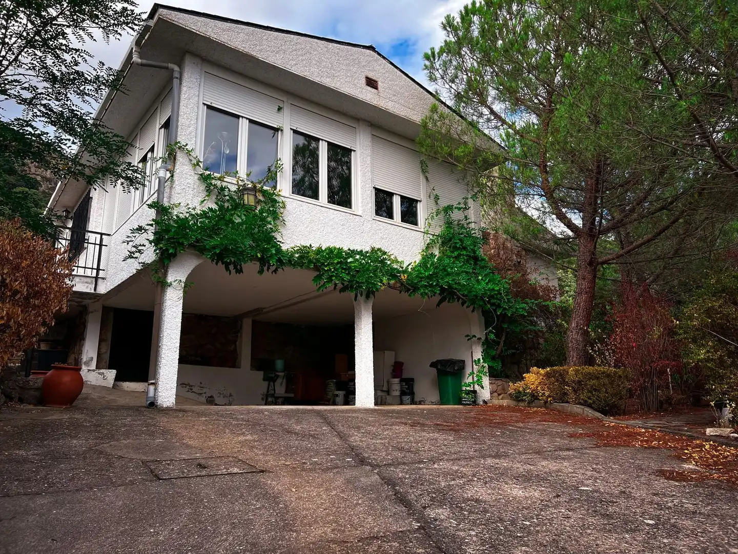Vista exterior de Casa o xalet en venda en La Cabrera amb Jardí privat, Terrassa i Traster