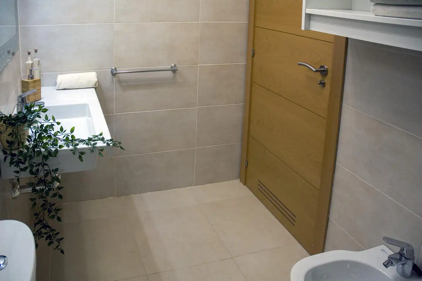 Baño de Piso de alquiler en Málaga con Terraza, Amueblado y Piscina comunitaria