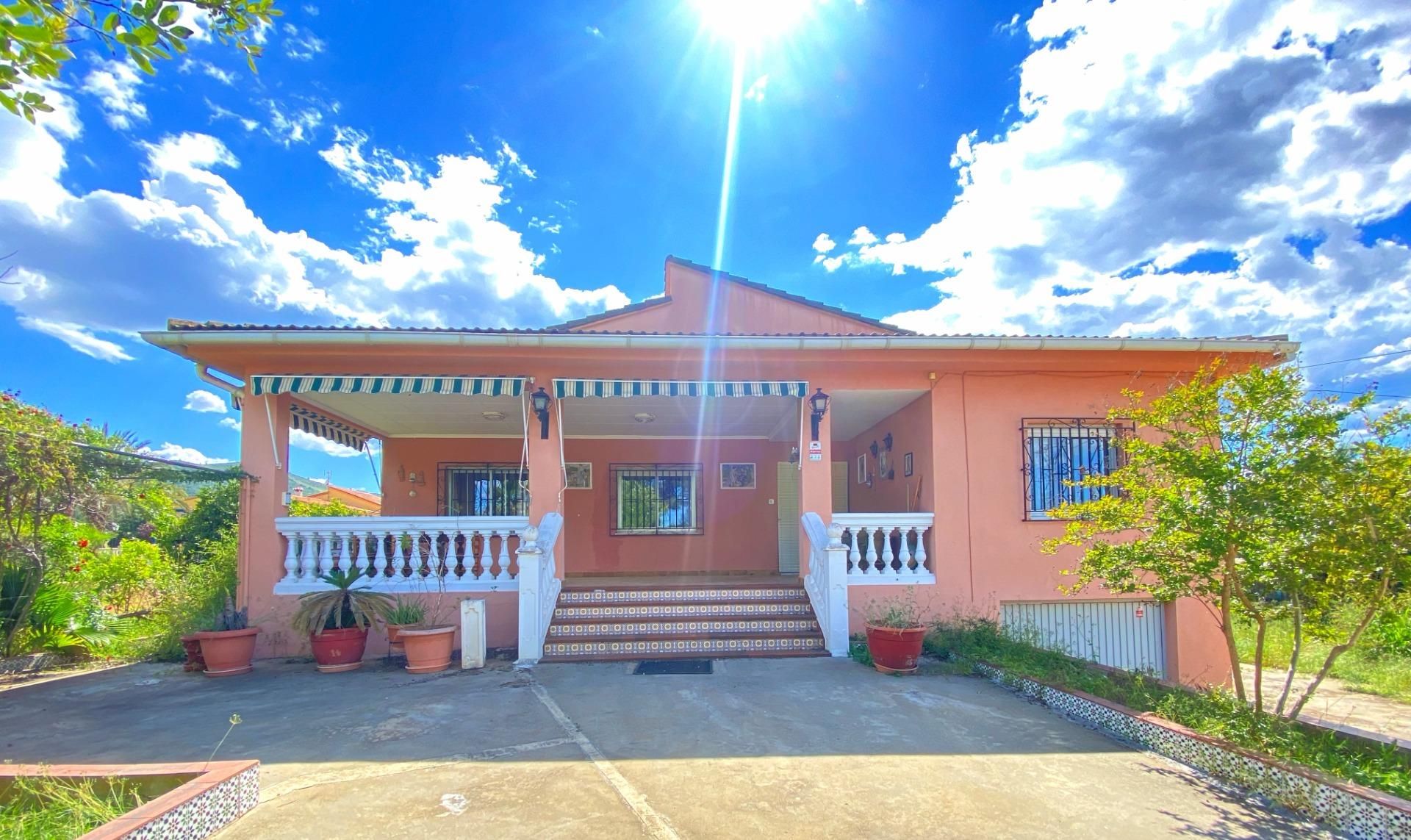 Exterior view of House or chalet for sale in Canals  with Air Conditioner, Private garden and Storage room