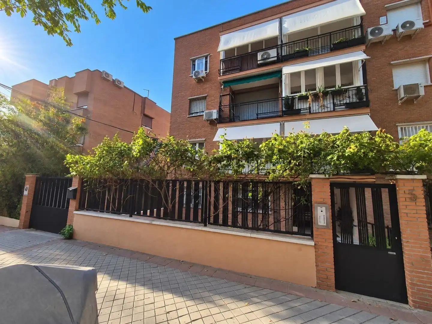 Vista exterior de Piso en venta en Madrid