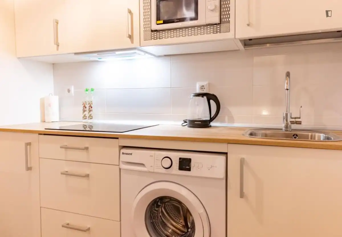 Cuina de Apartament de lloguer en Madrid amb Aire condicionat, Moblat i Rentadora