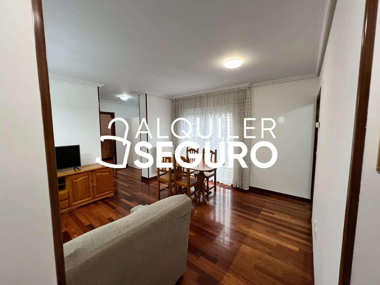 Sala d'estar de Pis de lloguer en Cabezón de la Sal amb Calefacció i Moblat