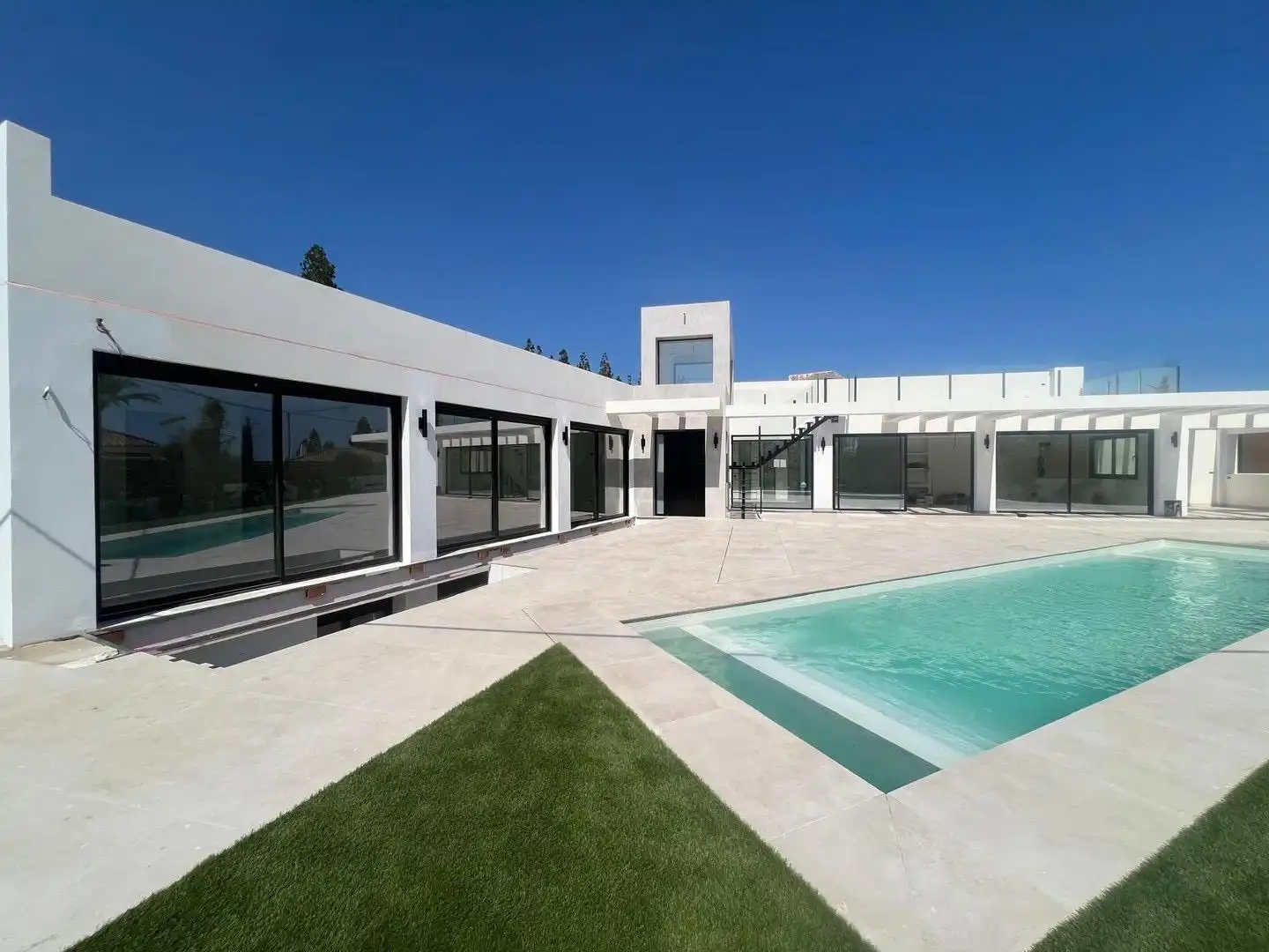 Detached house with pool for sale in El Faro de Calaburra - Chaparral, imagen 3