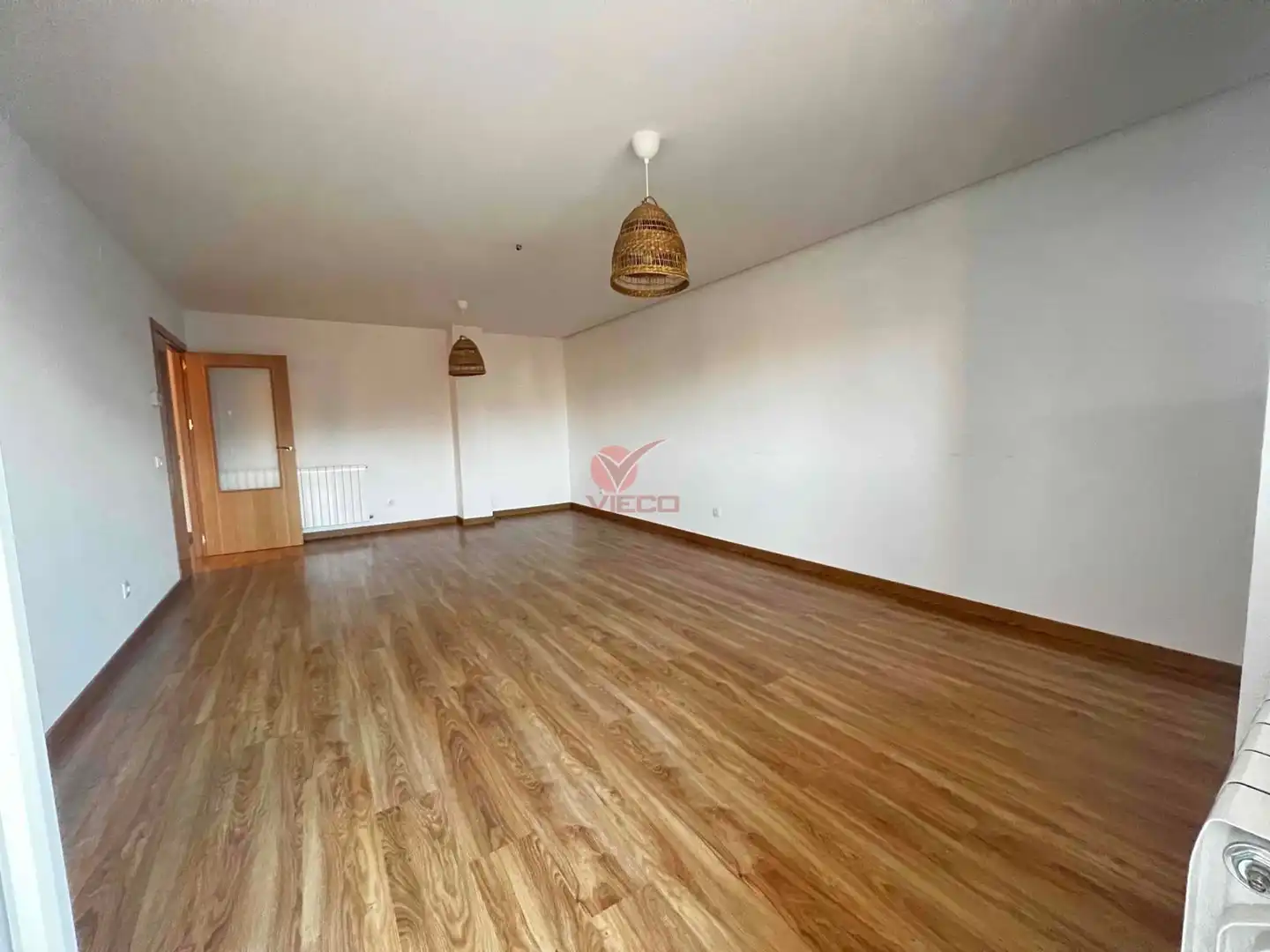 Sala d'estar de Pis en venda en Cuenca amb Calefacció, Terrassa i Traster