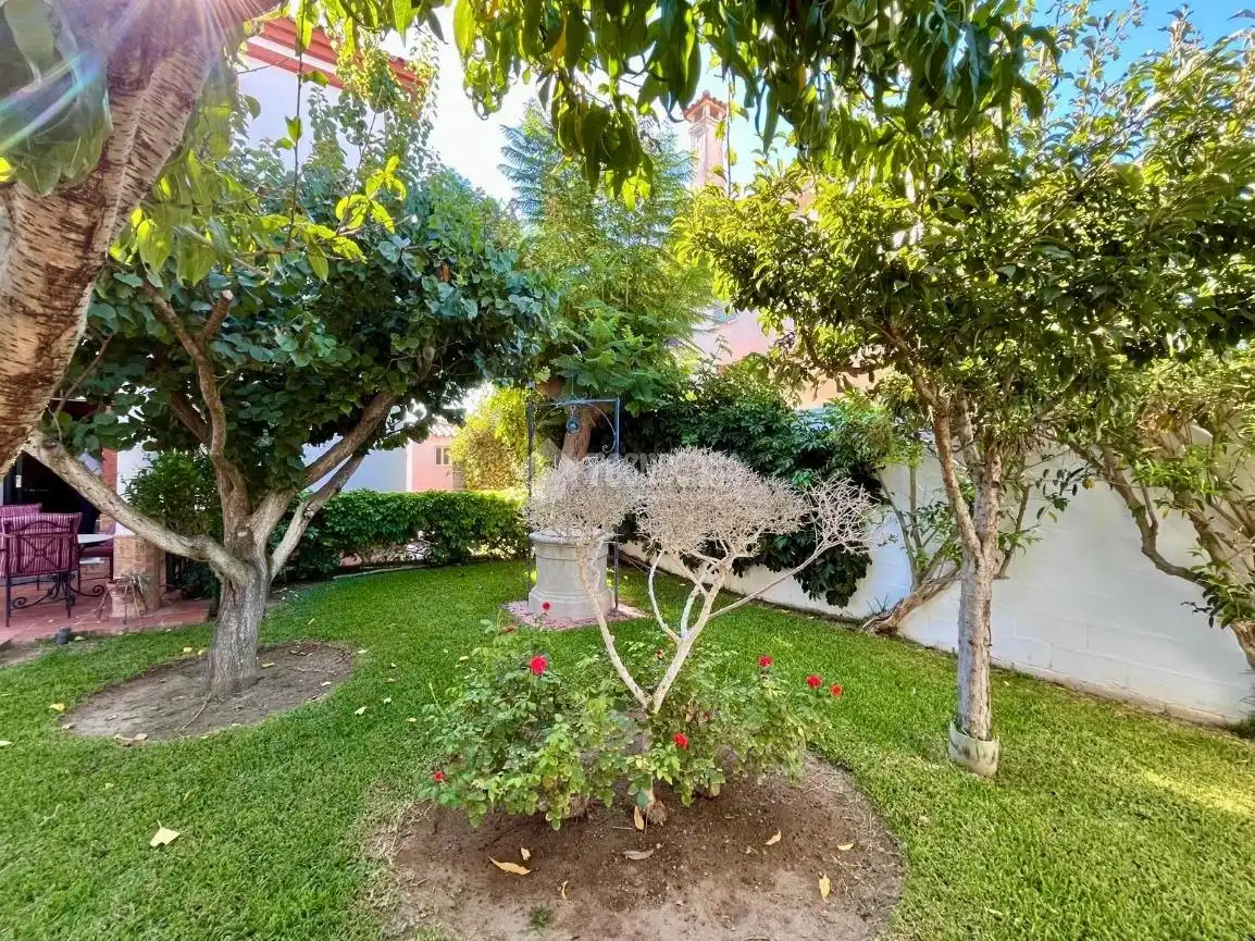 Casa con jardín en venta en Núcleo urbano, imagen 5