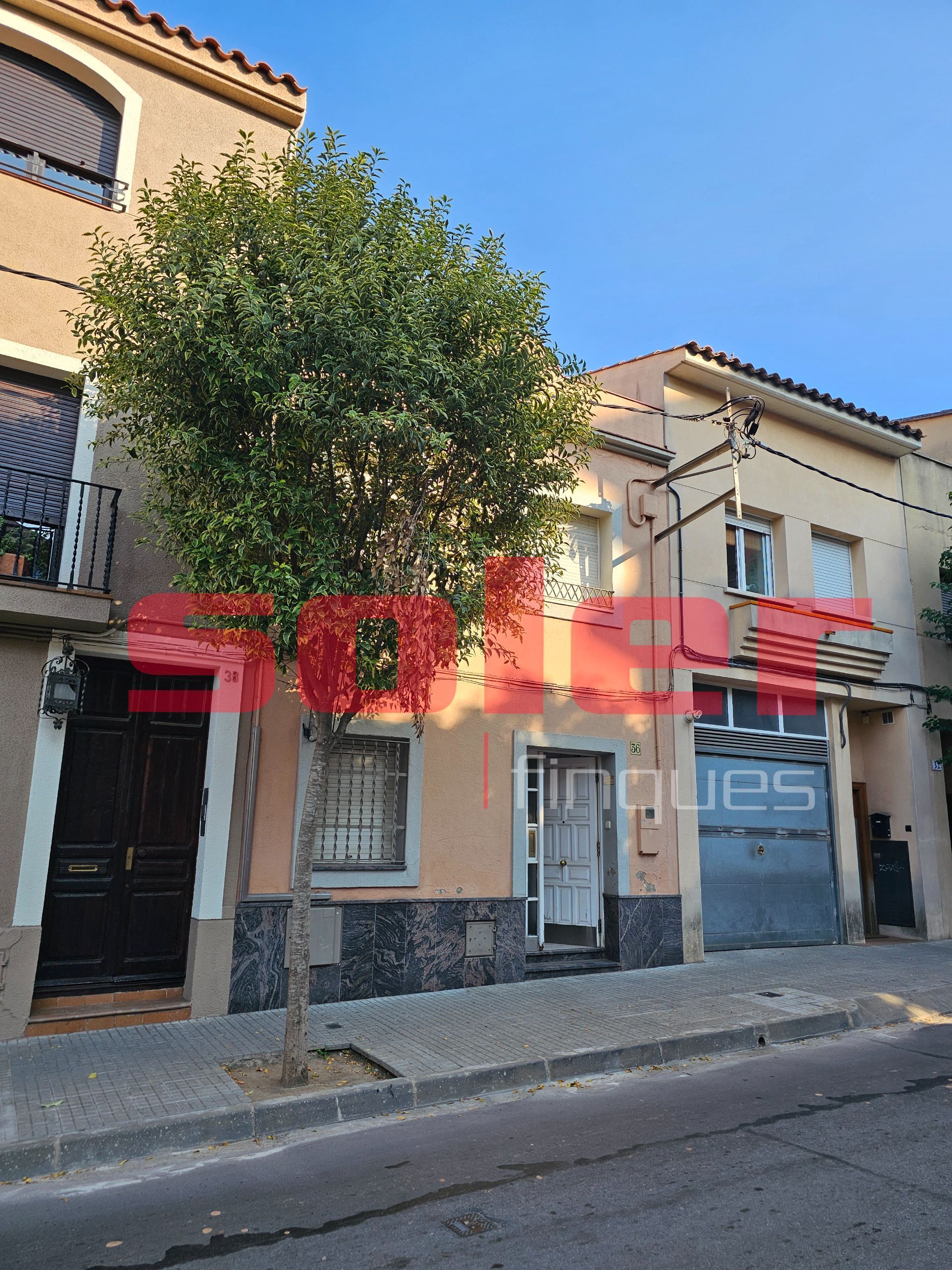 Vista exterior de Casa adosada en venta en Sant Cugat del Vallès con Calefacción y Jardín privado