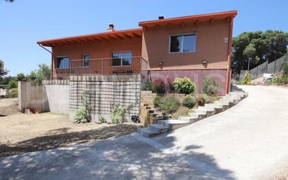 Vista exterior de Casa o xalet en venda en Vilanova del Vallès amb Calefacció, Jardí privat i Terrassa