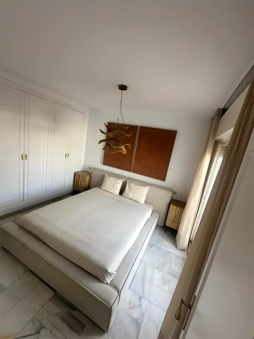 Dormitori de Casa adosada en venda en Marbella amb Aire condicionat, Terrassa i Moblat