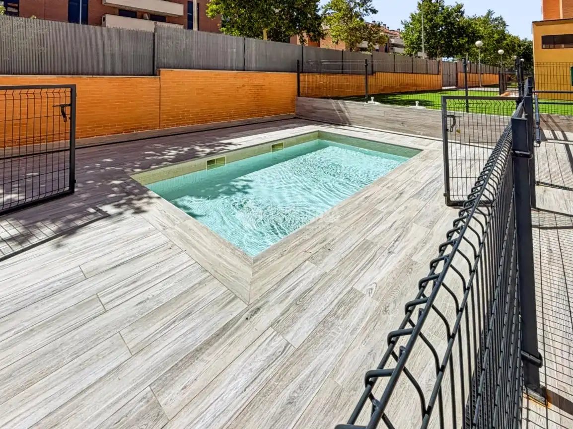 Piscina de Piso en venta en Navalcarnero con Calefacción, Parquet y Trastero