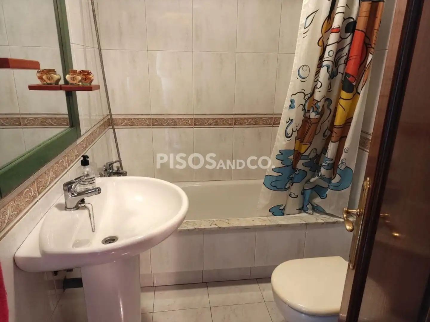 Bany de Pis en venda en A Coruña Capital  amb Calefacció, Traster i Moblat