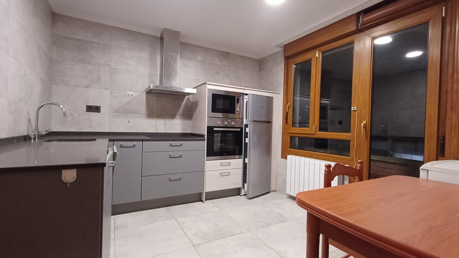 Cuina de Pis en venda en Ugao- Miraballes amb Calefacció, Traster i Balcó