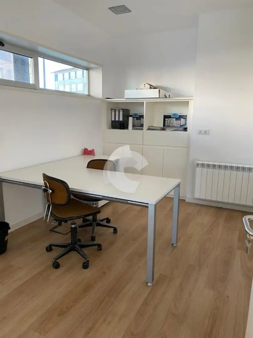 Büro zum Verkauf in Oleiros