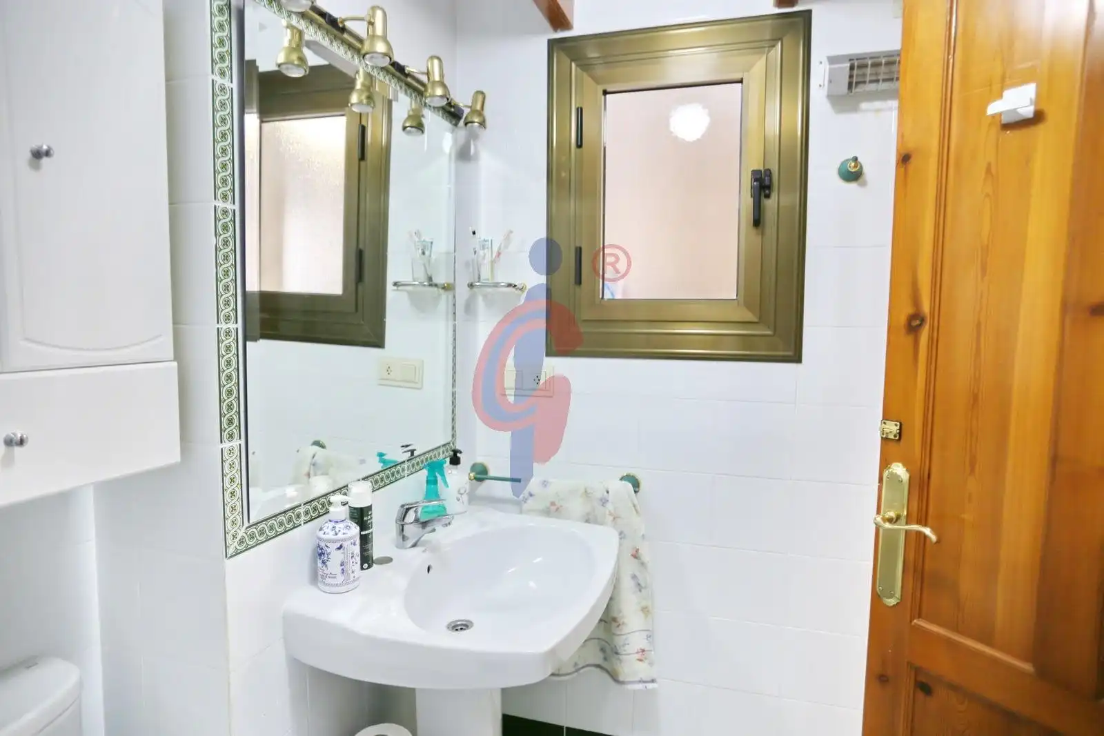 Bathroom of Detached homes for sale in Guardamar del Segura  with Air Conditioner, Private garden and Terrace