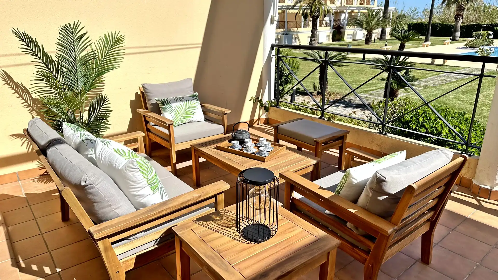 Terrasse von Wohnungen zur Miete in Oliva mit Klimaanlage, Heizung und Privatgarten