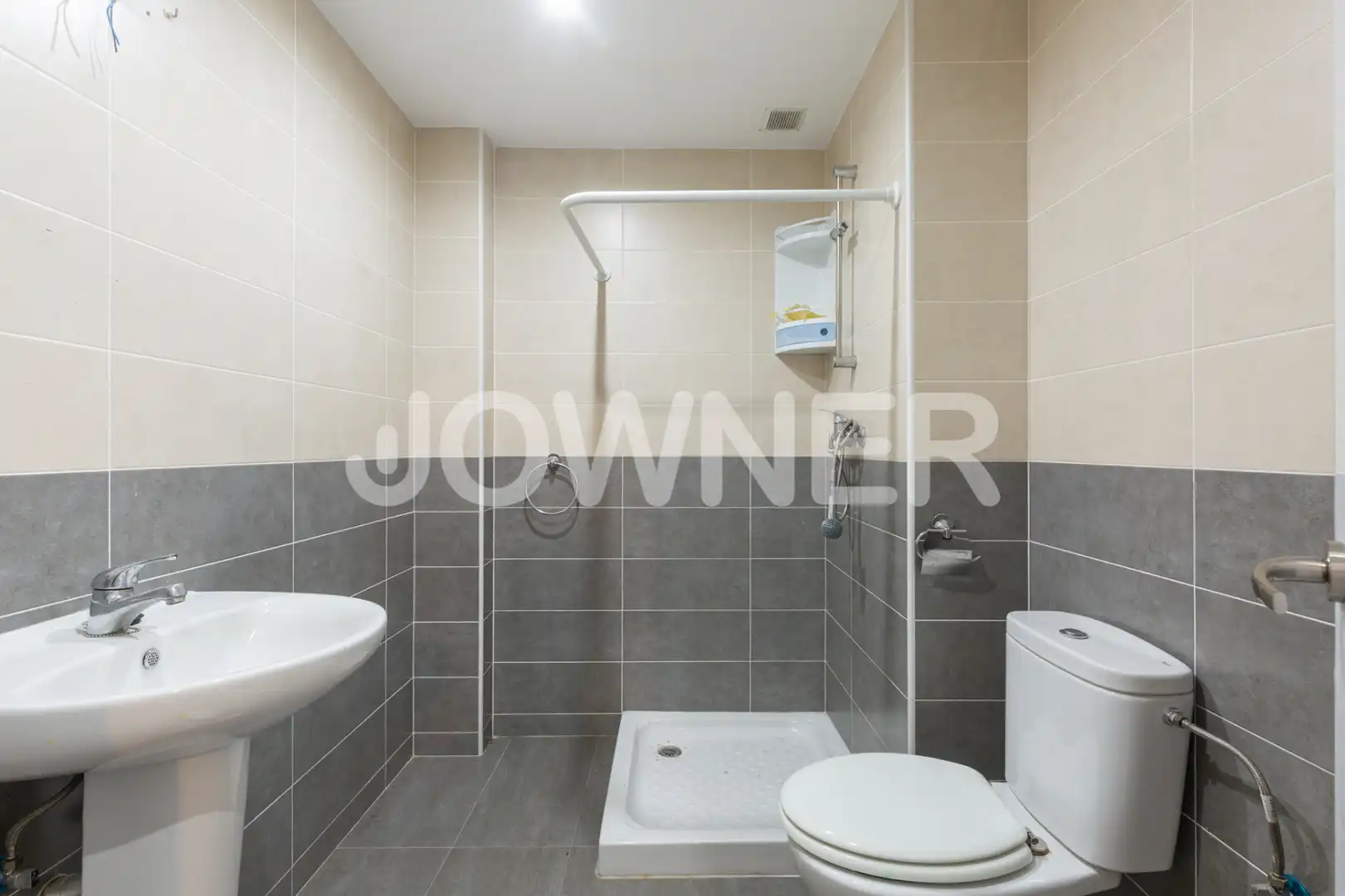 Bathroom of Office for rent in Madrid  with Air Conditioner and Heating