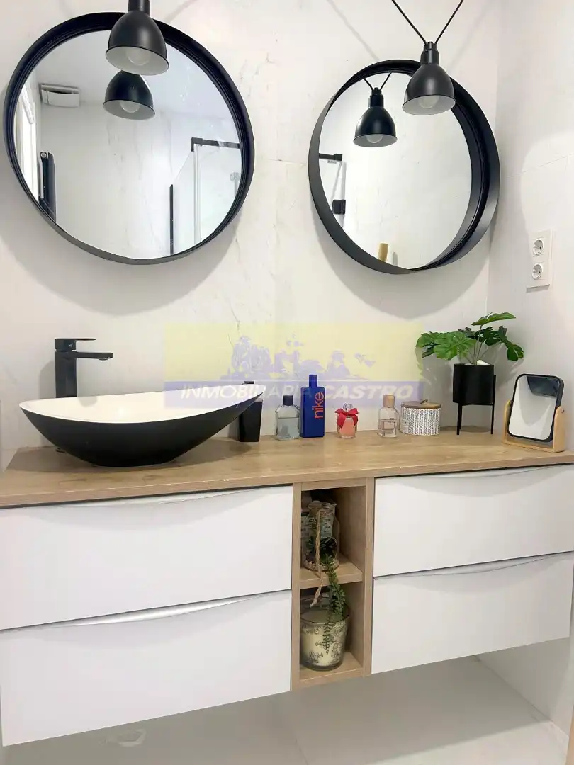 Baño de Ático de alquiler en Castro-Urdiales con Calefacción, Terraza y Amueblado
