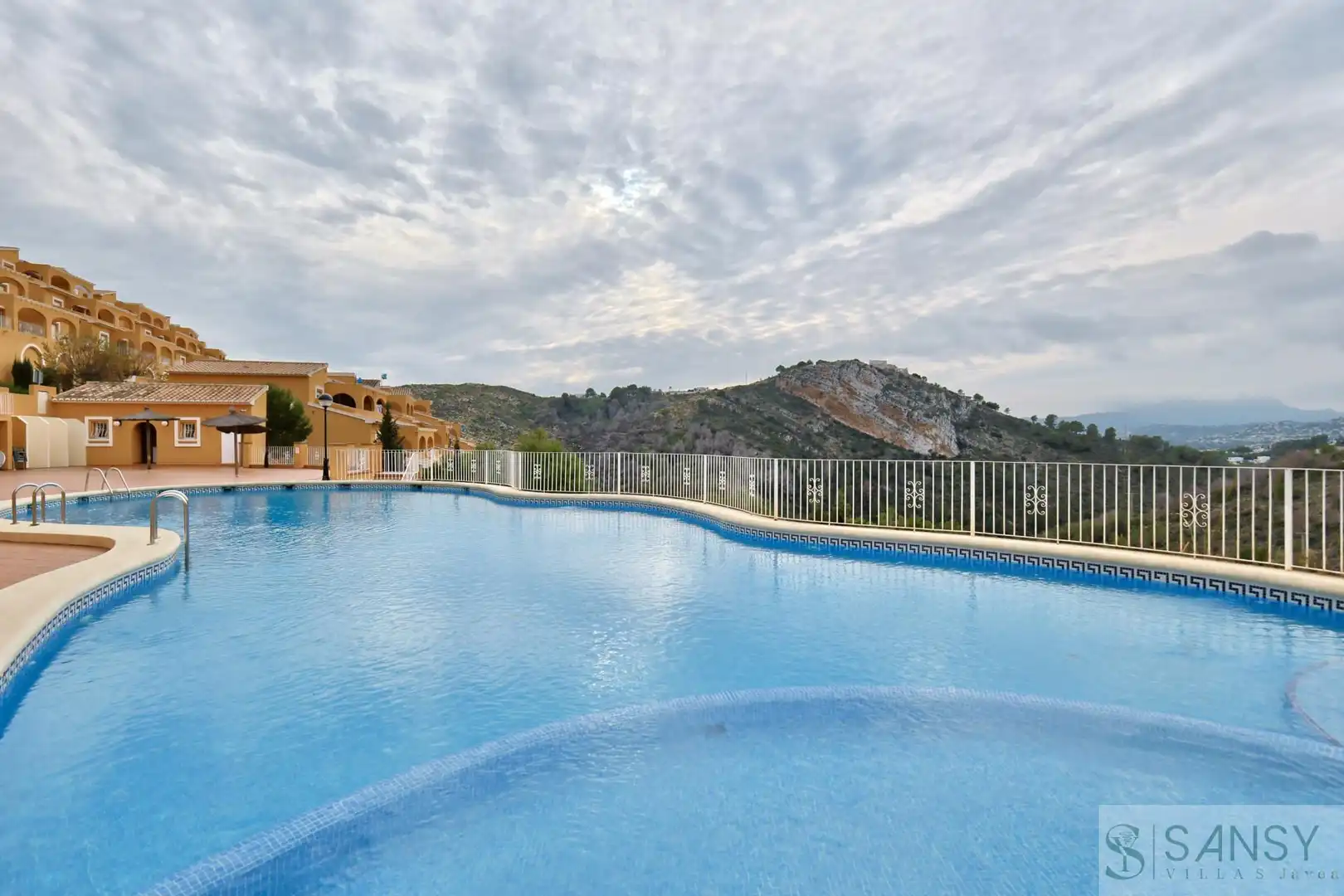 Apartament amb piscina en venda a Cumbre del Sol, imagen 2