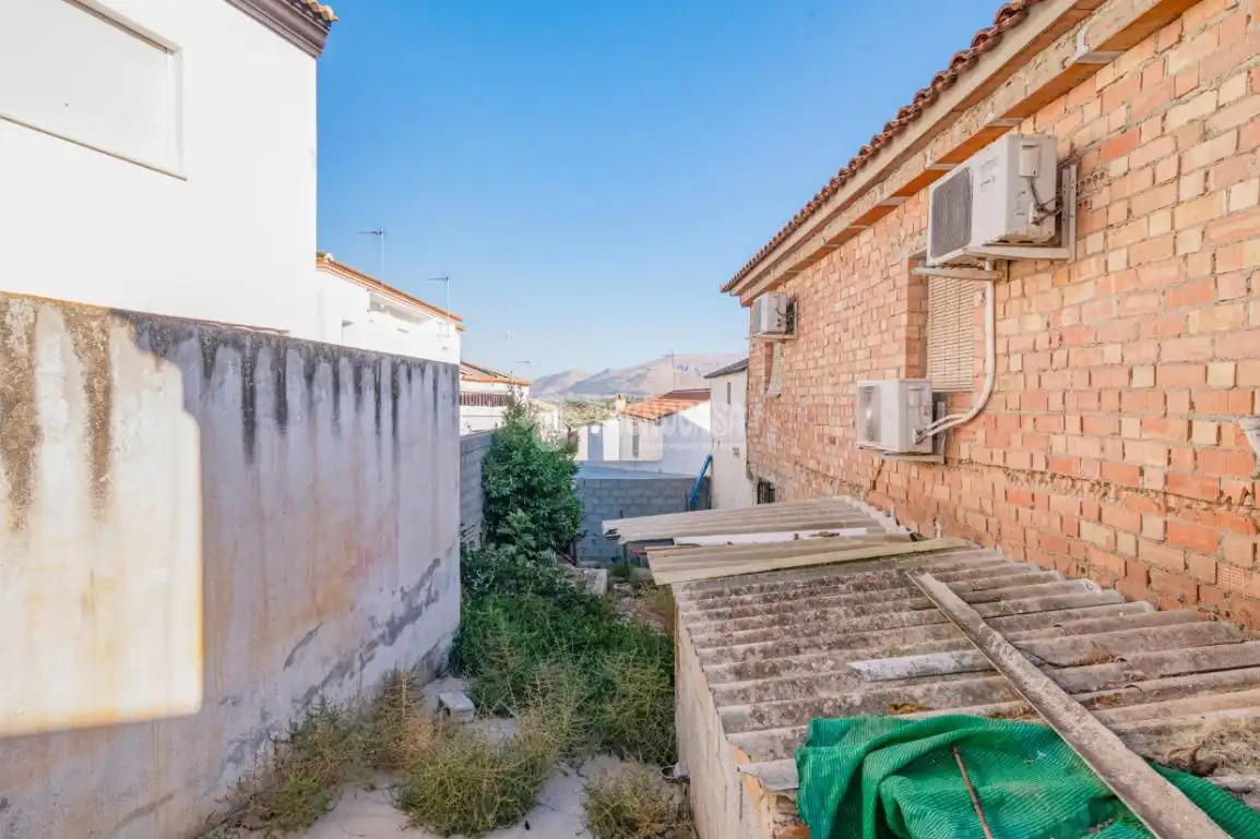 Vista exterior de Casa adosada en venda en Loja